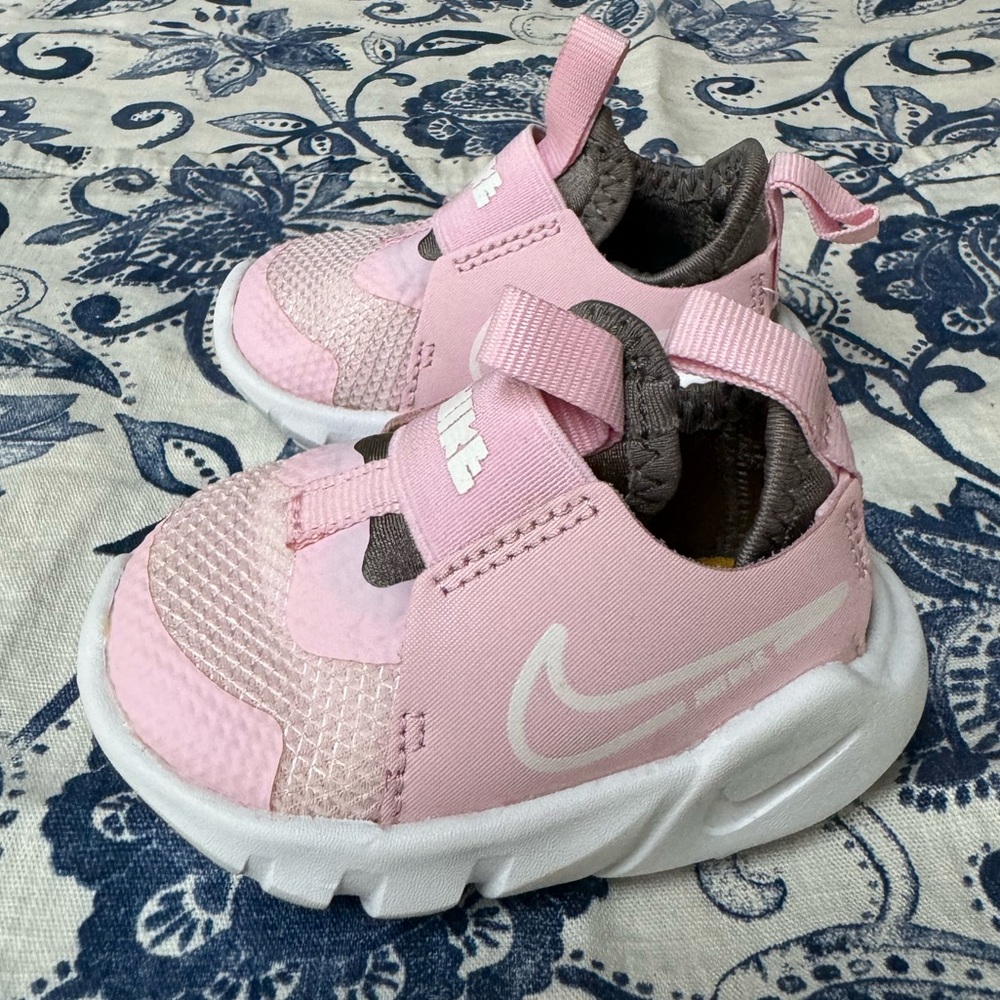 🌸NEW🌸 Nike Flex Runner 2 Slip-On Sneaker - Picture 2 of 7